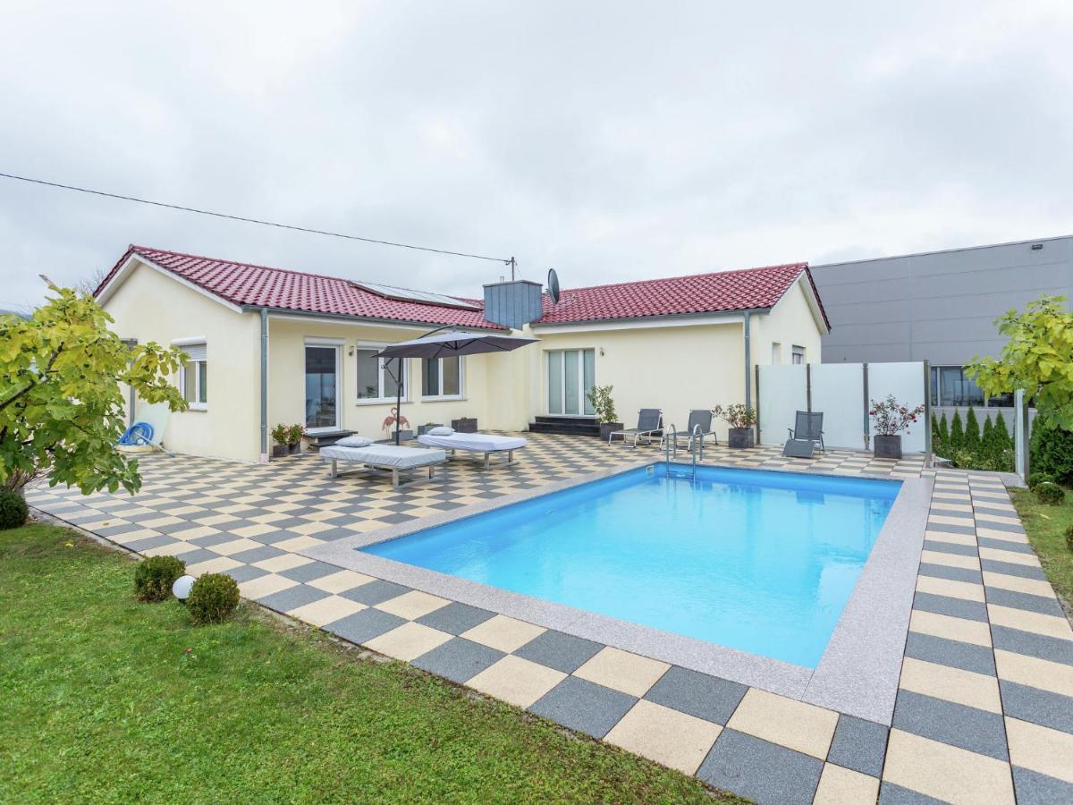 Gorgeous In With Swimming Pool
