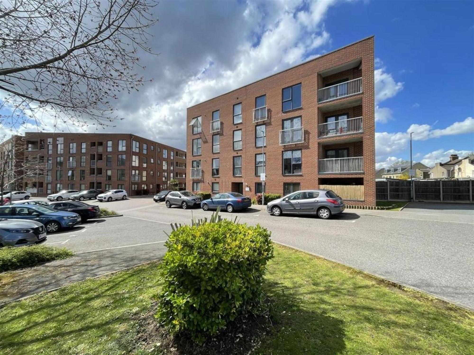 Gorgeous In With Swimming Pool Apartment